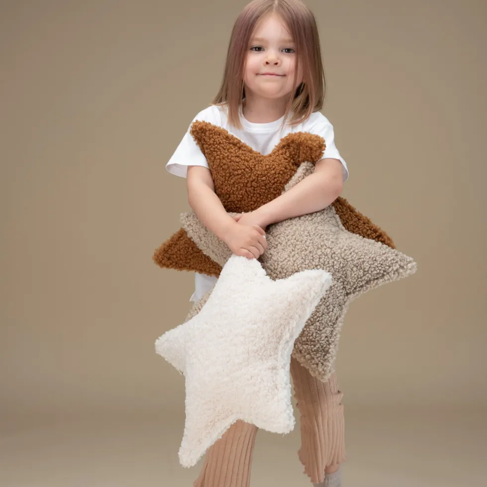 Coussin étoile en sherpa bouclé biscuit 37x40x10cm Cushion - Wigiwama