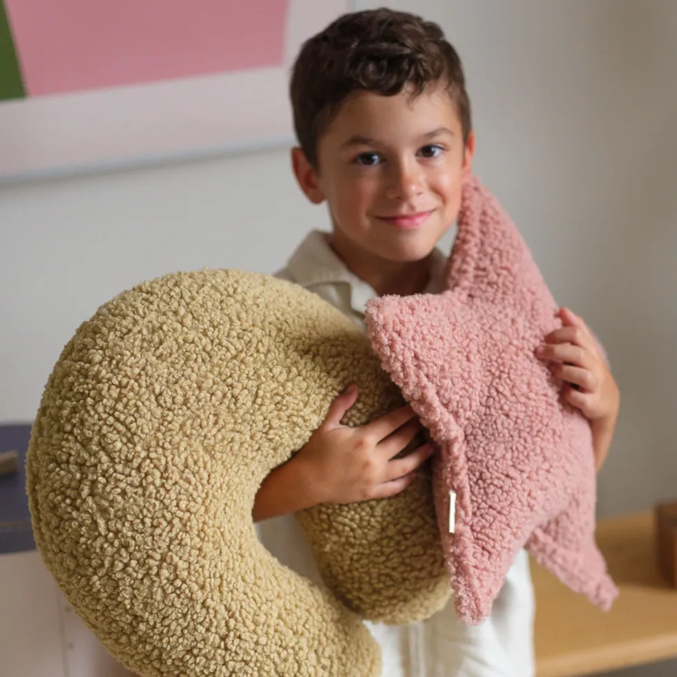Coussin étoile en sherpa bouclé rose 37x40x10cm Cushion - Wigiwama