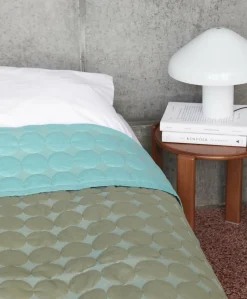 Couverture de lit vert olive 235 x 245 cm Mega Dot - HAY