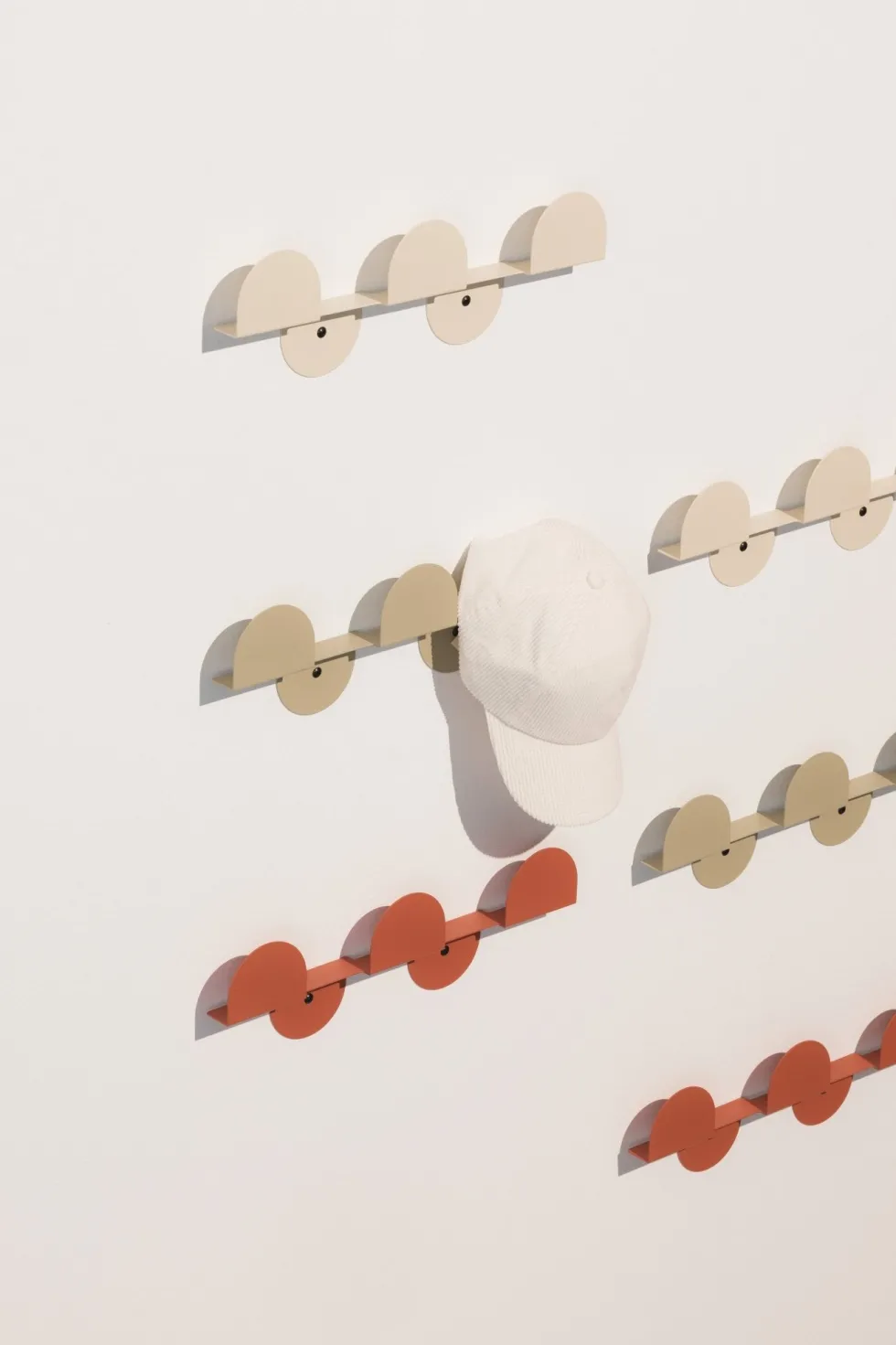 Crochets porte-manteaux en acier laqué rouge mat 37,3 x 12 x 4 cm - Nobodinoz