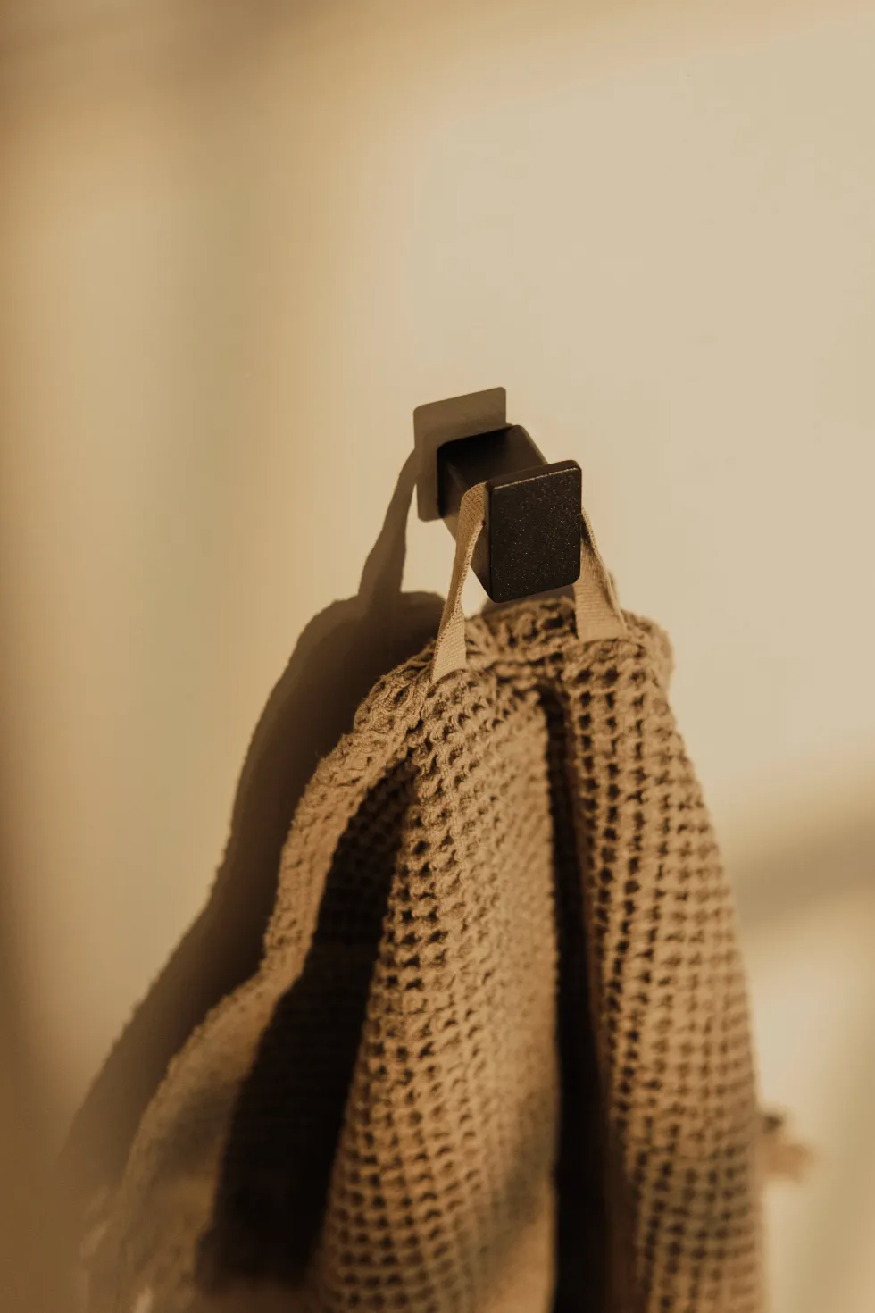 6 crochets à vêtements carré en acier noir 3cm Palo - Metallbude