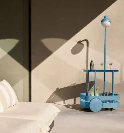 Desserte avec lampadaire en aluminium bleu clair 78 x 55 cm Jolly Trolley- Fatboy