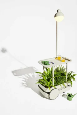 Desserte avec lampadaire en aluminium gris clair 78 x 55 cm Jolly Trolley- Fatboy
