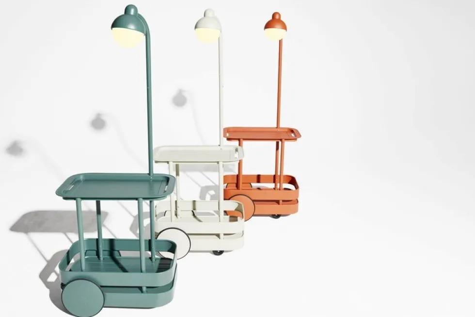 Desserte avec lampadaire en aluminium gris clair 78 x 55 cm Jolly Trolley- Fatboy
