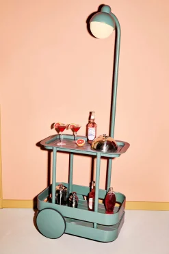 Desserte avec lampadaire en aluminium vert sauge 78 x 55 cm Jolly Trolley- Fatboy