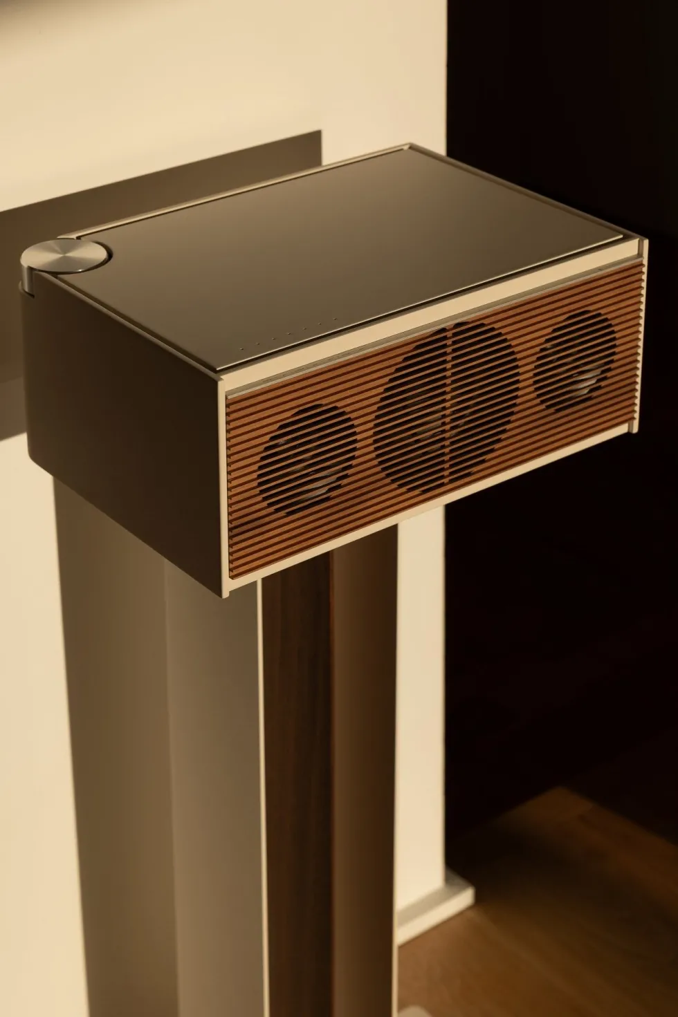 Enceinte en noyer beige 36x25x16cm Pr link - La boite concept