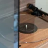 Enceinte hifi et platine vinyle en noyer 44x34x105cm Pr alta - La boite concept