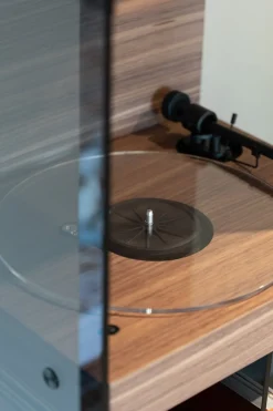 Enceinte hifi et platine vinyle en noyer 44x34x105cm Pr alta - La boite concept