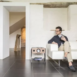 Enceinte noire avec pieds en chêne Cube - La Boite concept
