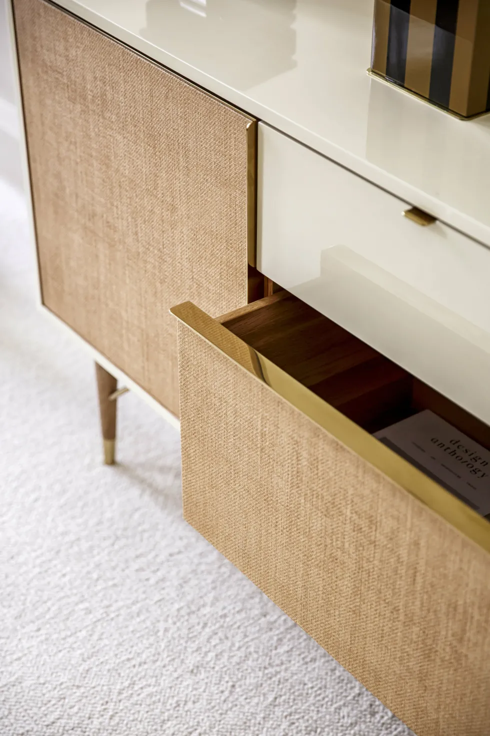 Enfilade laquée ivoire et fibre naturelle 160 cm Capri - RED Edition