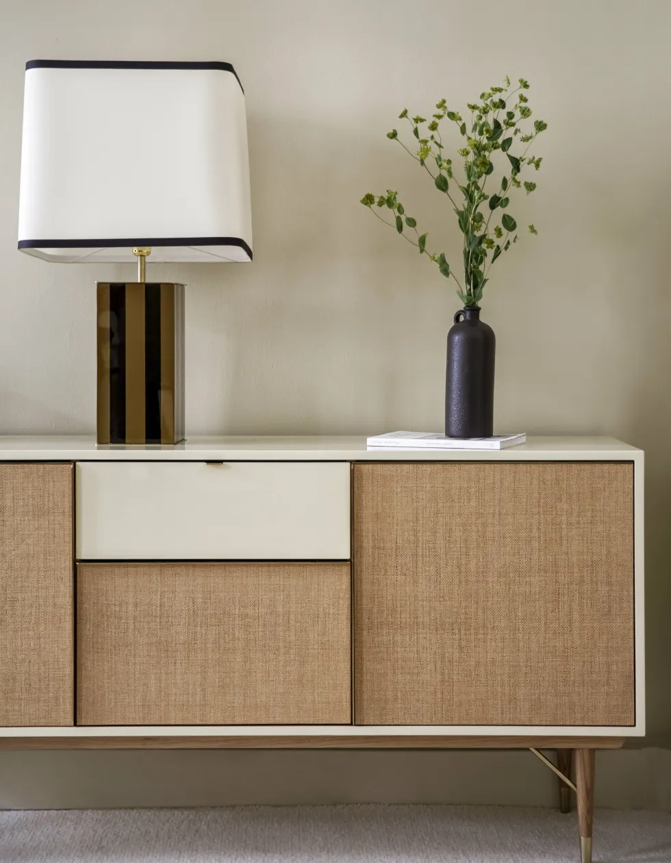 Enfilade laquée ivoire et fibre naturelle 160 cm Capri - RED Edition