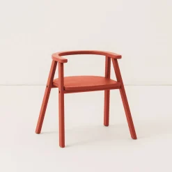 Ensemble bureau enfant avec 2 chaises en bois de hêtre massif rouge Growing Green - Nobodinoz