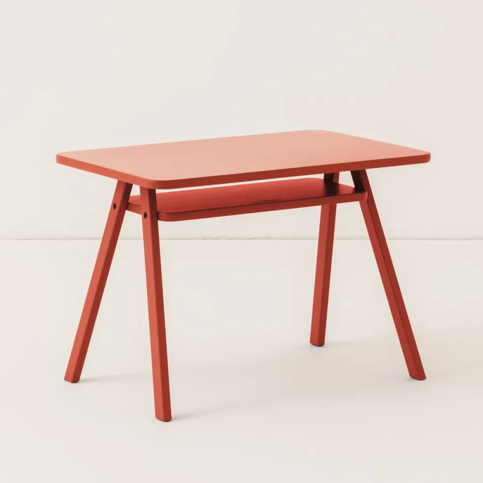Ensemble bureau enfant avec 2 chaises en bois de hêtre massif rouge Growing Green - Nobodinoz