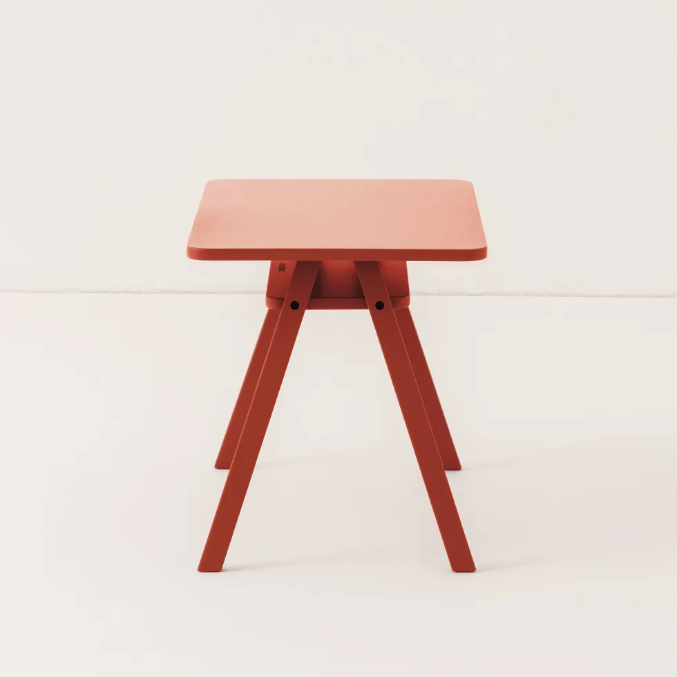 Ensemble bureau enfant avec 2 chaises en bois de hêtre massif rouge Growing Green - Nobodinoz