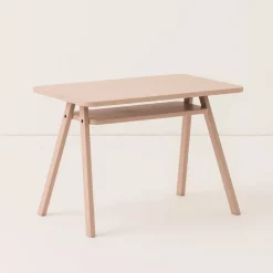 Ensemble bureau enfant avec 2 chaises en bois de hêtre massif rose blush Growing Green - Nobodinoz