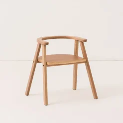 Ensemble bureau enfant avec 2 chaises en chêne massif Growing Green - Nobodinoz