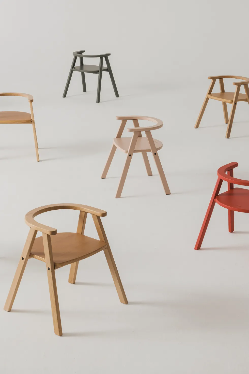Ensemble bureau enfant avec 2 chaises en chêne massif Growing Green - Nobodinoz