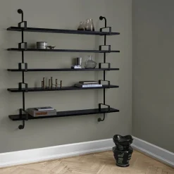 Etagère en frêne laqué noir Démon - Gubi