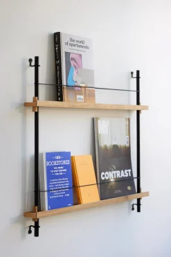 Etagère à magazines en chêne et acier noir Magazine Shelving - Moebe