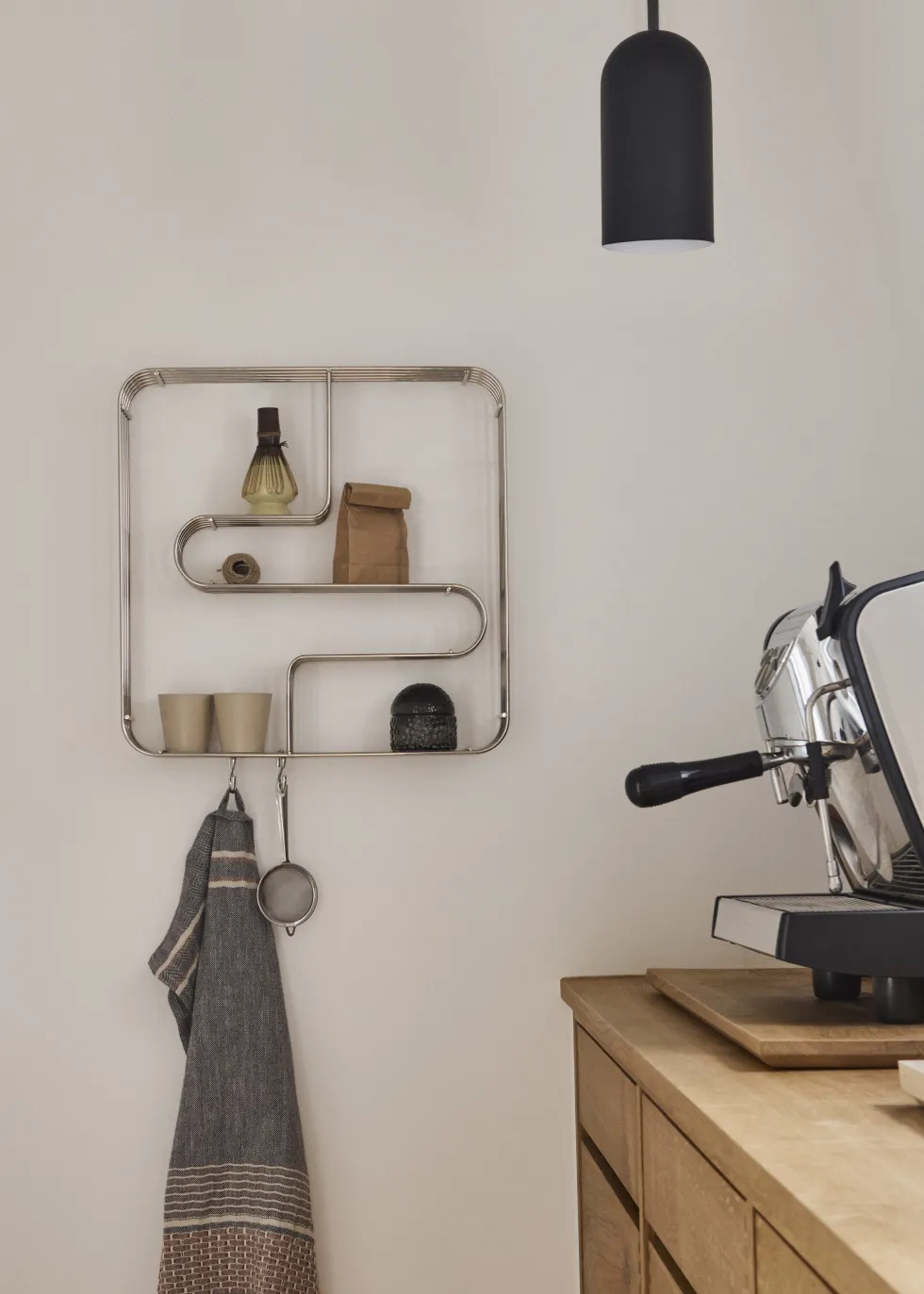 Etagère murale carrée en acier doré 45,5x8,9x45,5cm Curva - AYTM