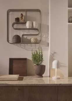 Etagère murale carrée en acier doré 45,5x8,9x45,5cm Curva - AYTM