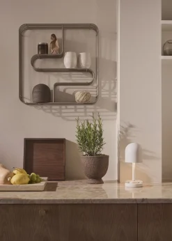 Etagère murale carrée en acier doré 45,5x8,9x45,5cm Curva - AYTM
