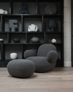 Fauteuil avec accoudoirs en tissu bouclé taupe foncé Toe - 101 COPENHAGEN