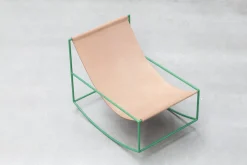 Fauteuil à bascule en métal vert et cuir 81x60x65cm- valerie_objects