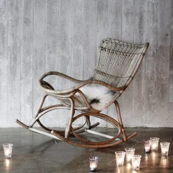 Fauteuil à bascule en rotin foncé Monet - Sika Design