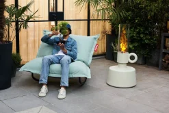 Fauteuil à bascule extérieur en métal noir avec coussin rayé marron cacao crème Rock 'n Roll Combi - Fatboy