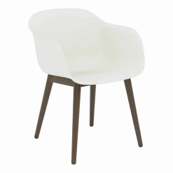 Fauteuil blanc piétement en chêne foncé Fiber - Muuto