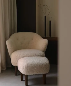 Fauteuil chêne et peau de mouton clair de lune Ingeborg - Audo