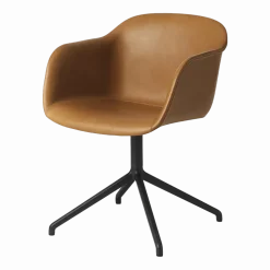 Fauteuil cognac piétement pivot et assise cuir Fiber - Muuto