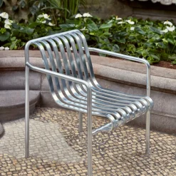 Fauteuil de jardin avec accoudoir en métal gris galvanisé Palissade - HAY