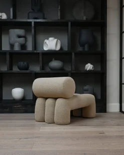 Fauteuil design en tissu bouclé beige Foku - 101 COPENHAGEN