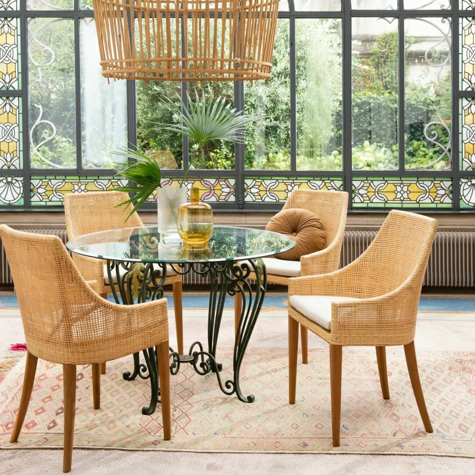 Fauteuil de table en rotin naturel piétement teck Saïgon - KOK