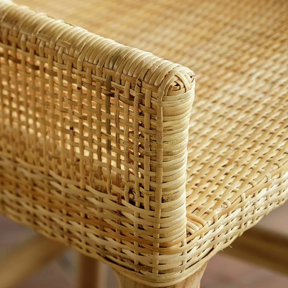 Fauteuil de table en rotin naturel piétement teck Saïgon - KOK