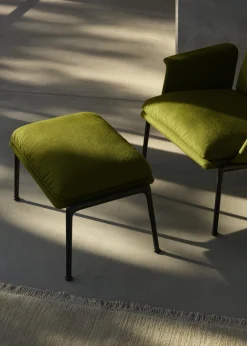 Fauteuil à dossier haut avec accoudoirs en tissu beige et aluminium chromé Muno LN17 - &tradition