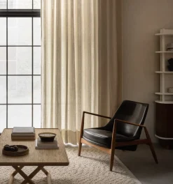 Fauteuil dossier haut en cuir et noyer marron The seal - Audo