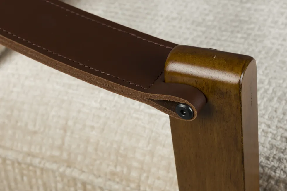 Fauteuil en bois de manguier finition noyer et tissu beige Washington - Dutchbone