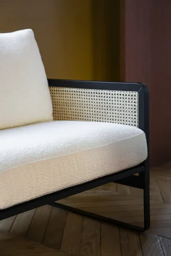 Fauteuil en bois noir et tissu bouclé blanc Cannage - RED Edition