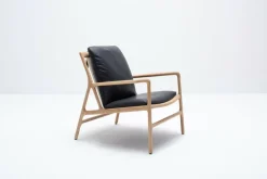 Fauteuil en chêne et cuir noir Dedo easy chair - Gazzda