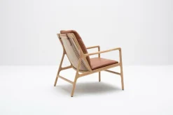 Fauteuil en chêne et cuir whisky Dedo easy chair - Gazzda