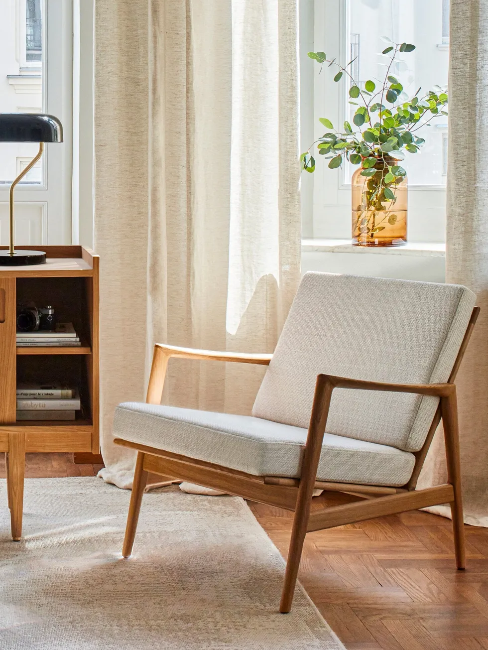 Fauteuil en chêne naturel et assise en velours crème Stefan lounge - 366 concept