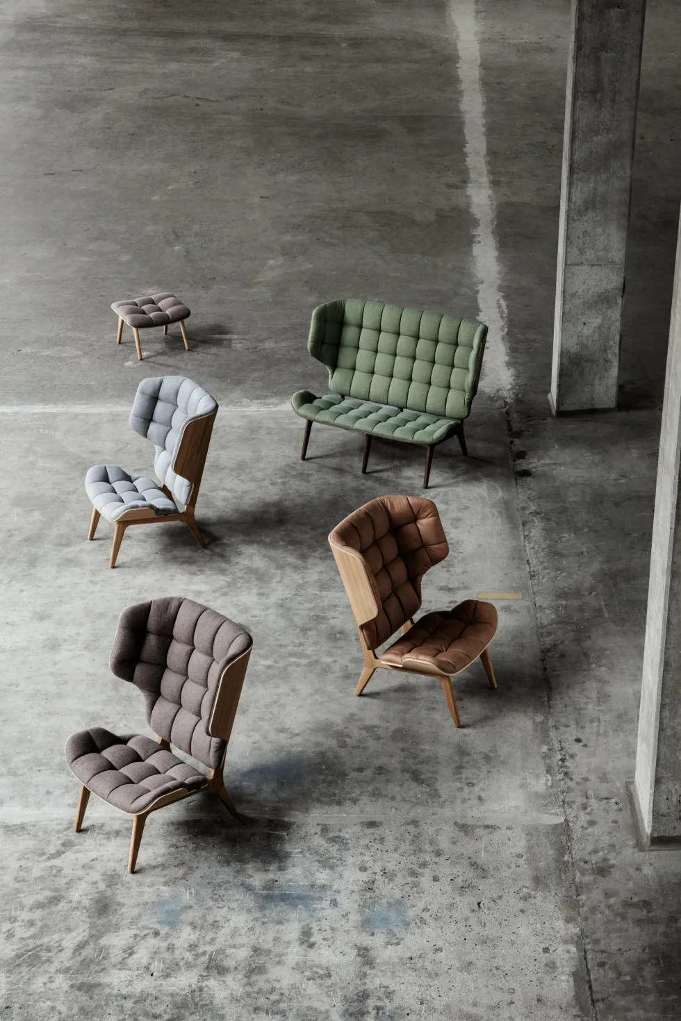Fauteuil en chêne noir et rembourrage en cuir anthracite Mammoth - NORR11