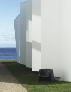 Fauteuil en plastique recyclé noir Bit - Normann Copenhagen