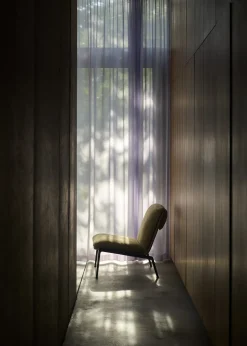 Fauteuil en tissu bleu et aluminium noir Muno LN18 - &tradition