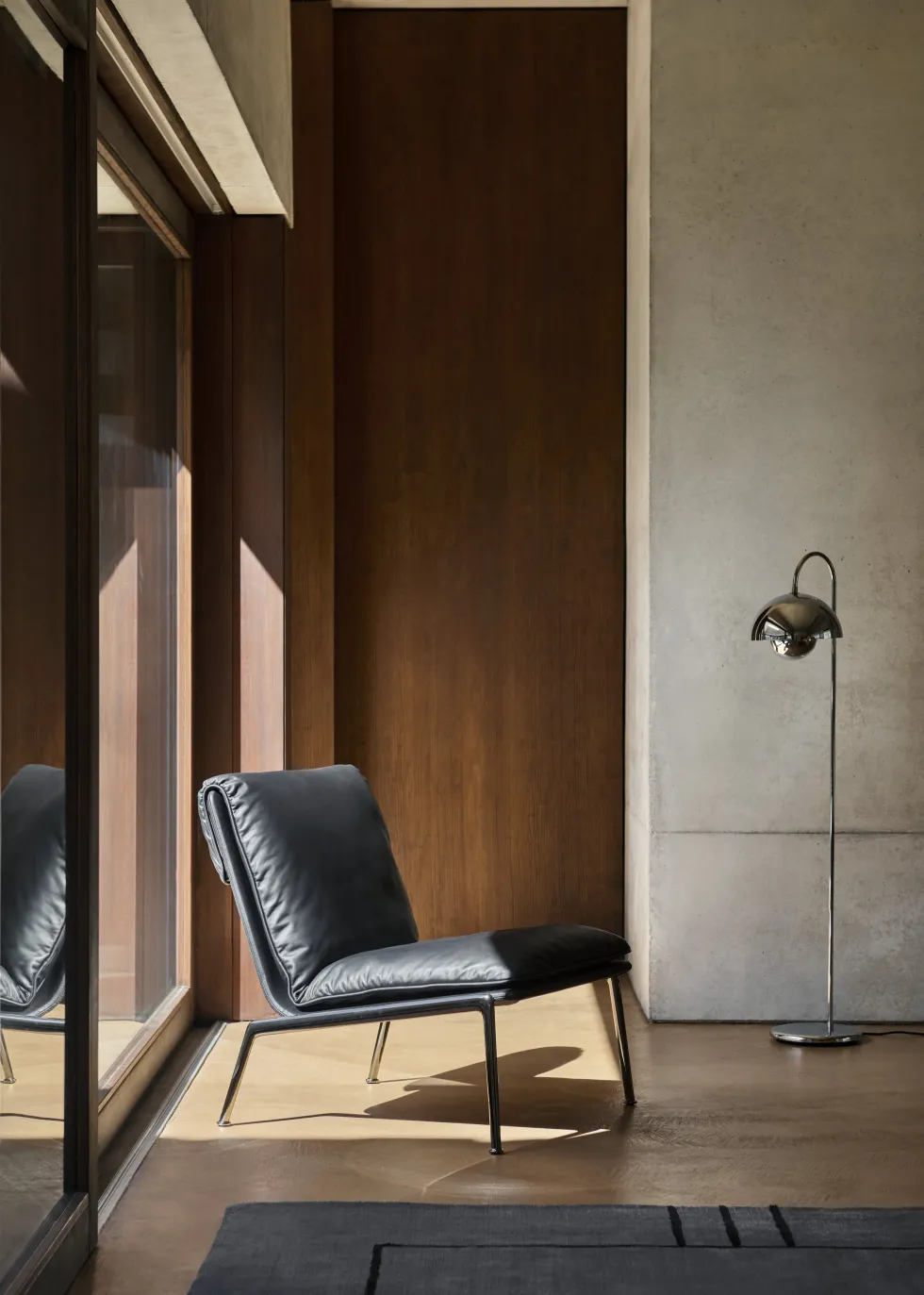 Fauteuil en tissu bleu et aluminium noir Muno LN18 - &tradition