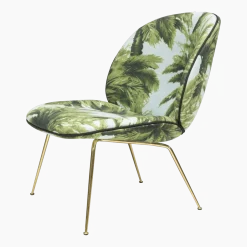 Fauteuil en tissu à motifs et piétement laiton Beetle - Gubi