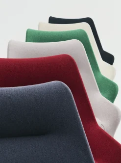 Fauteuil en tissu rouge et acier noir O2 - HAY